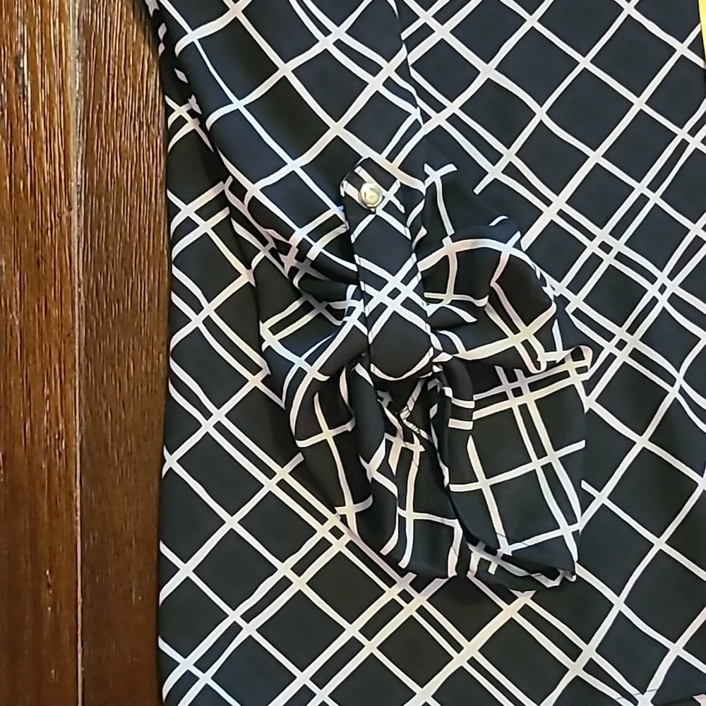 Dressbarn Patterned Black & White Top - Small - Picture 8 of 8